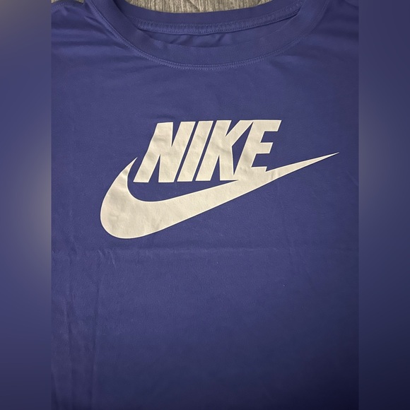 Ladies The Nike Tee Loose Fit Cropped T-Shirt - Picture 3 of 10